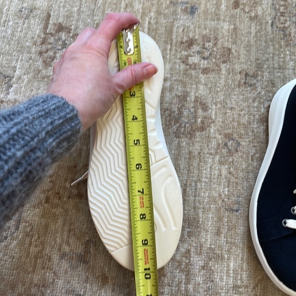 NWOB. OTBT Canvas Sneakers, white bottoms, Black, Size 7.5 - Picture 7 of 10